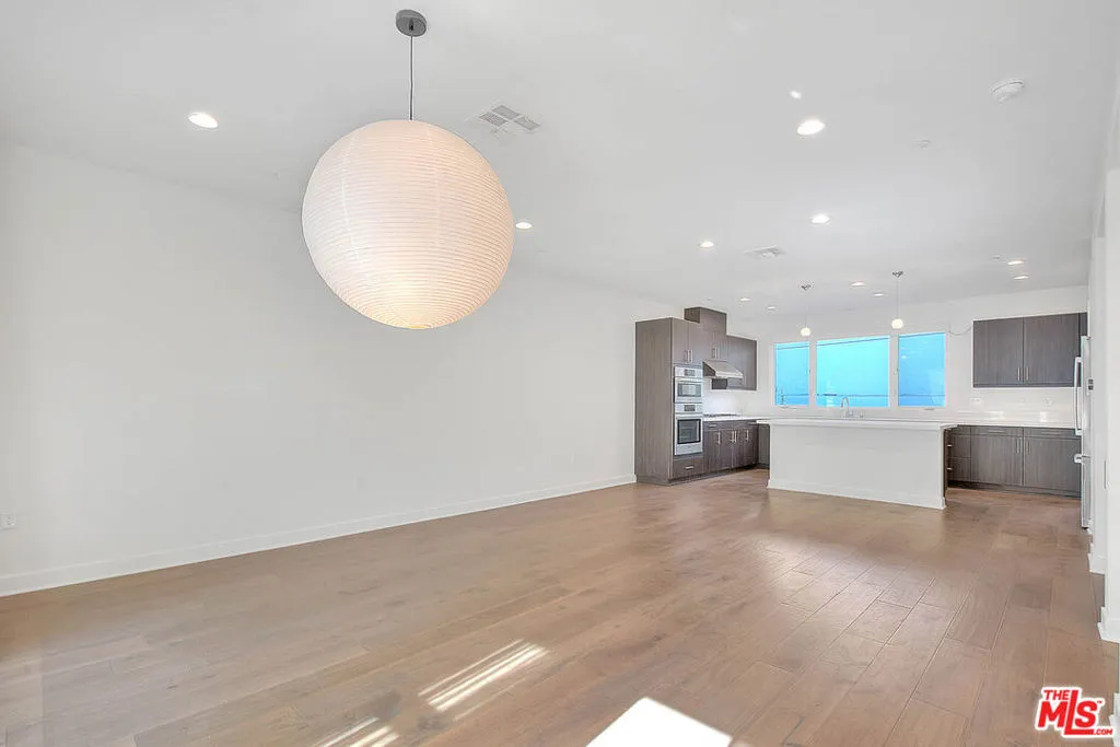 6910 N Tierno Lane, Los Angeles, California 90038 home-pic-10